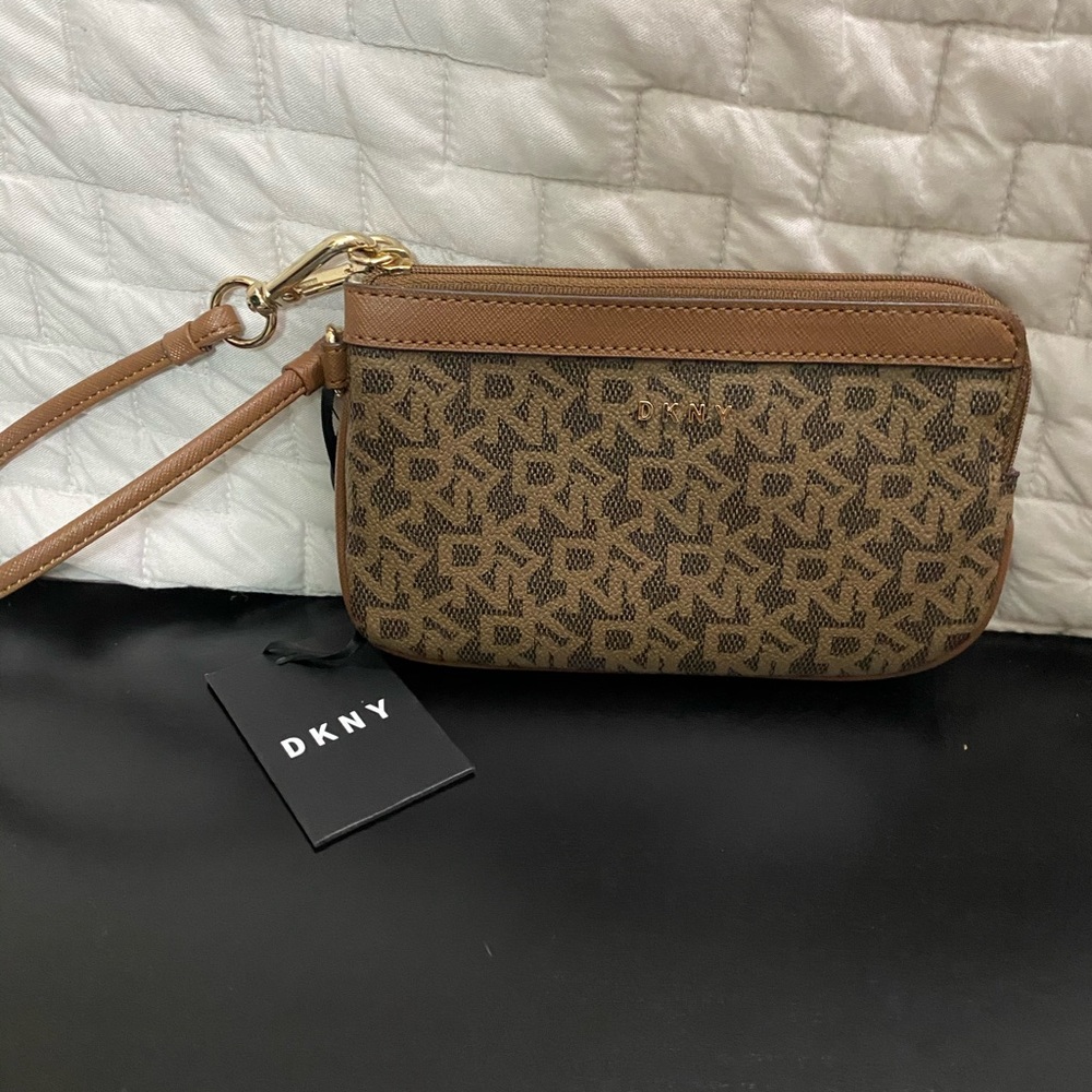 DKNY Bryant Item Wristlet Brown Logo